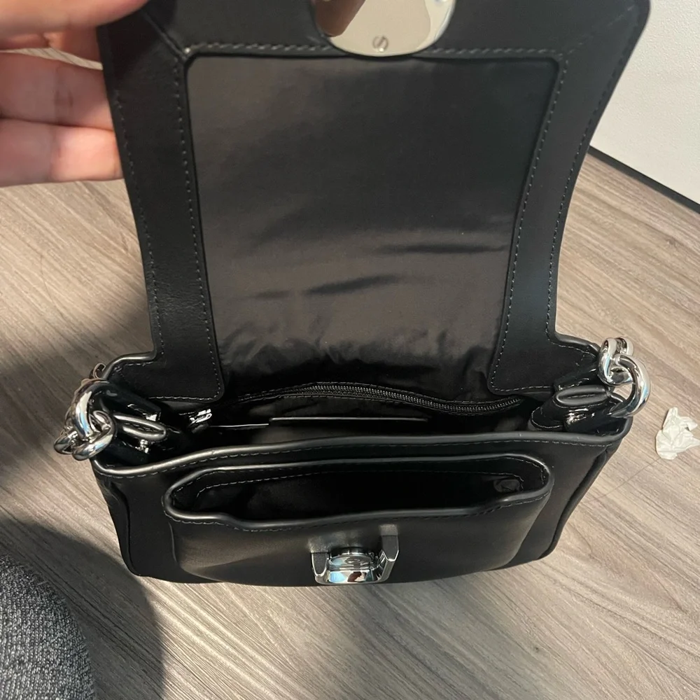 Marc Jacobs Black Leather Shoulder Bag - Picture 7 of 10